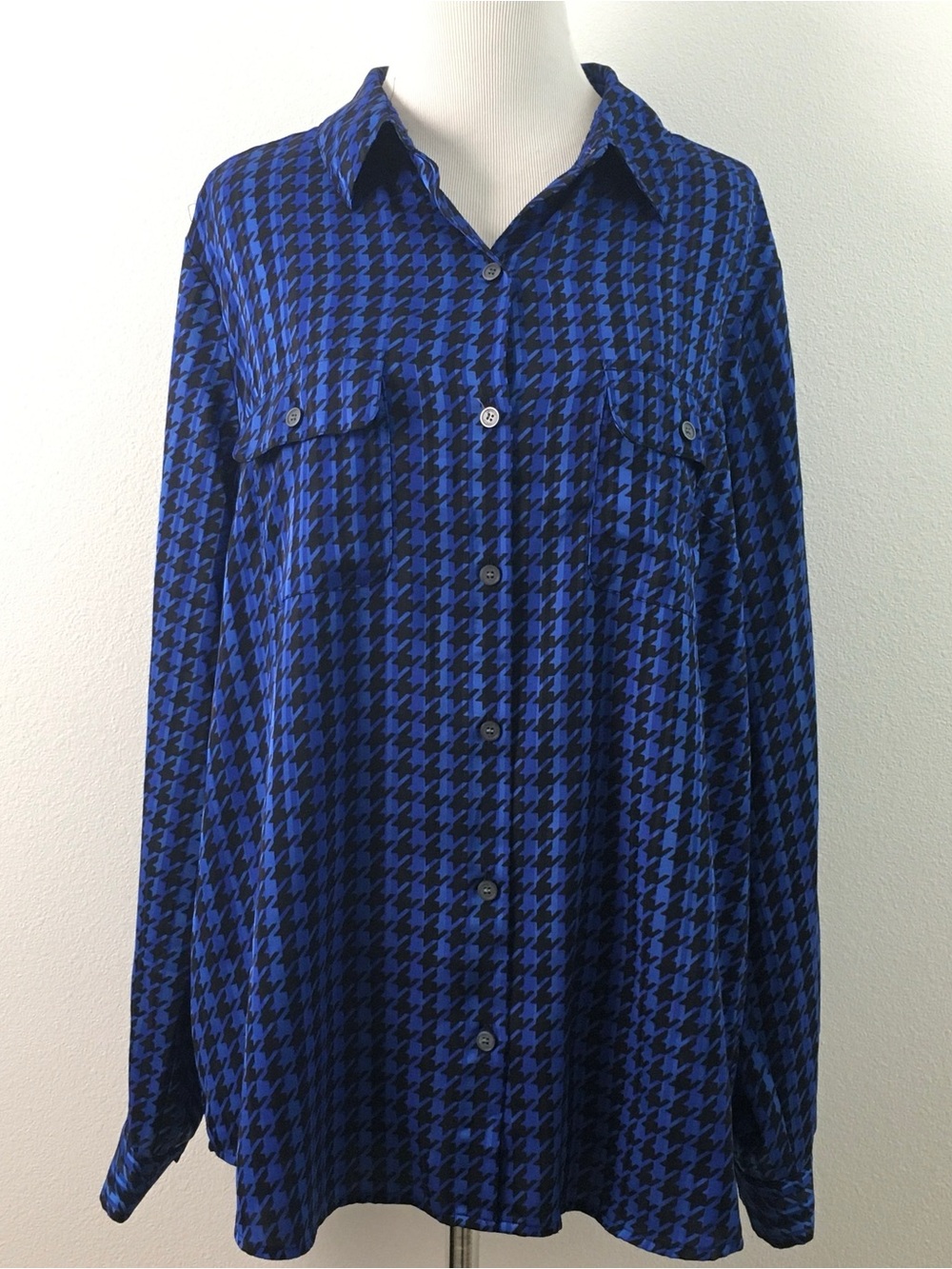 Jones New York Blue and Black Houndstooth Blouse
